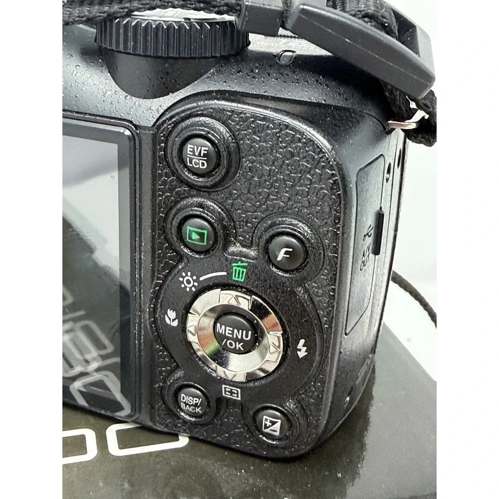 Fujifilm FinePix S1800 Digital Camera Black 12.2MP 18x Optical Zoom Bundle Box